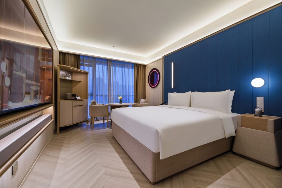 Basic Double Room | Premium bedding, free minibar, desk, laptop workspace