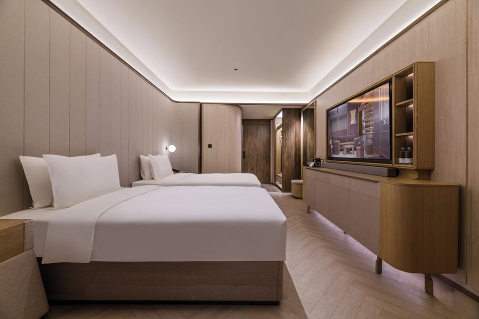 Basic Twin Room | Premium bedding, free minibar, desk, laptop workspace