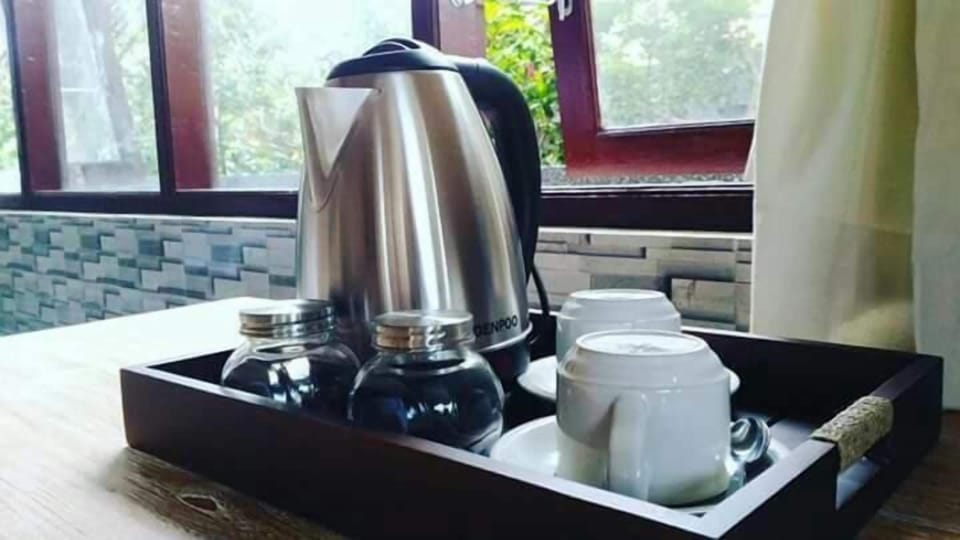 Deluxe Double Room, Garden View | Coffee and/or coffee maker