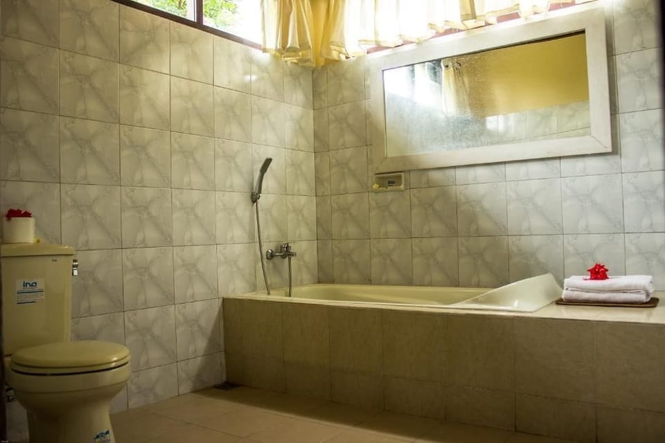 Superior Double Room, Garden View | Bathroom