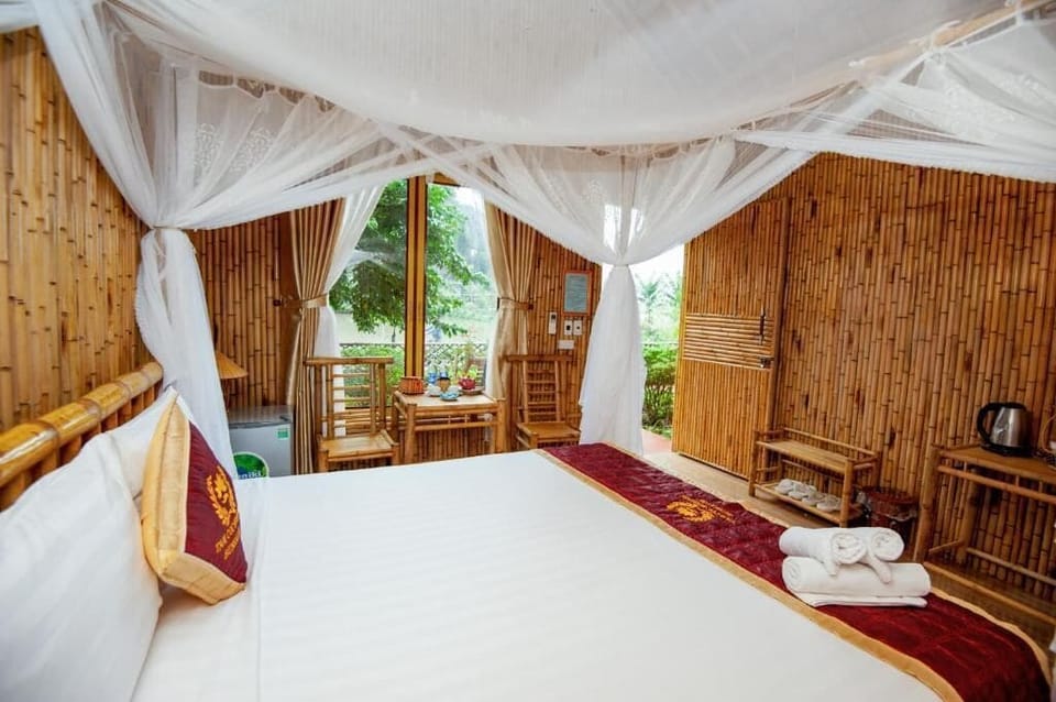 Deluxe Double Bungalow with Garden View | Laptop workspace, blackout drapes, soundproofing, WiFi (free)