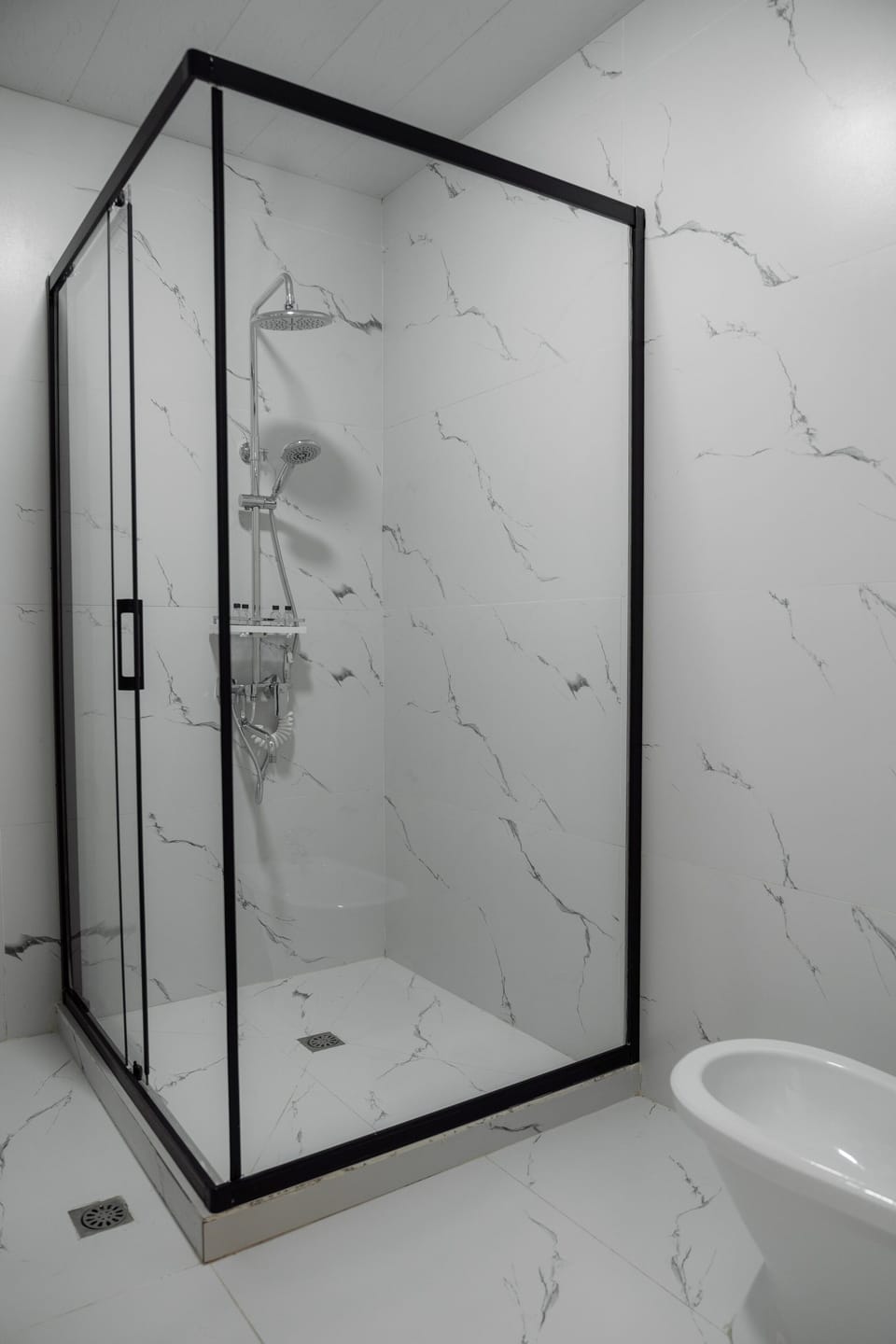 Single Room | Bathroom | Shower, hair dryer, slippers, towels