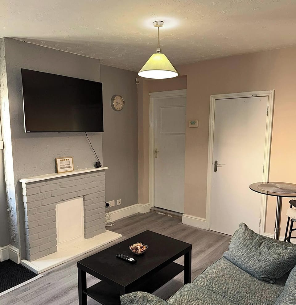 House, 3 Bedrooms | Living room