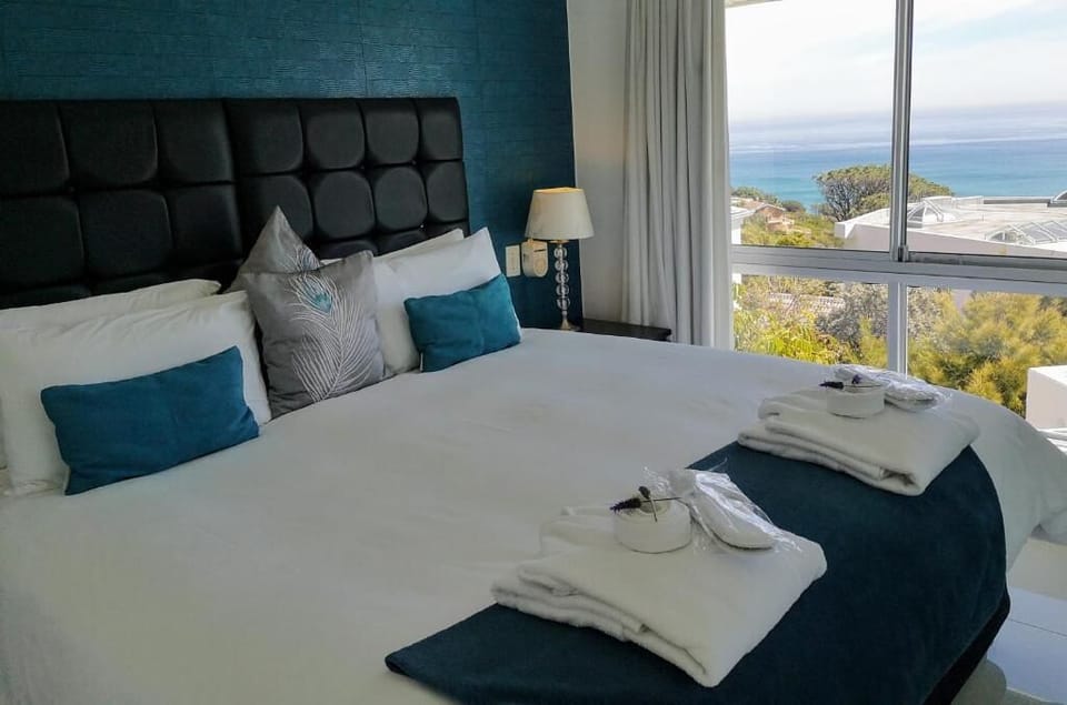 Deluxe Suite, Ocean View | In-room safe, soundproofing, iron/ironing board, free WiFi