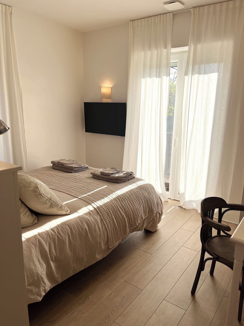 Deluxe Double or Twin Room, 1 Queen Bed, Private Bathroom | Desk, laptop workspace, free WiFi