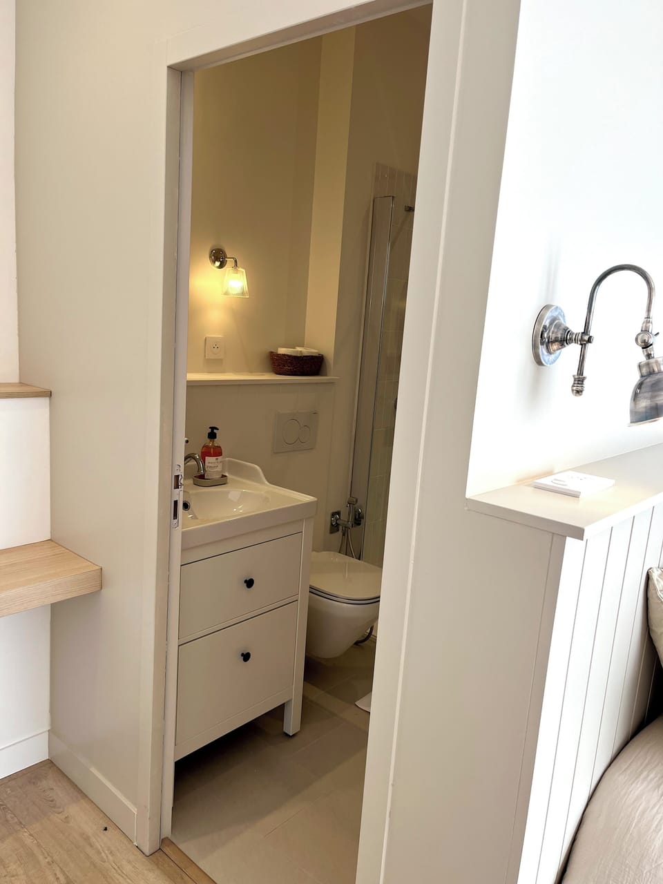 Deluxe Double or Twin Room, 1 Queen Bed, Private Bathroom | Bathroom | Hair dryer, towels, soap, shampoo