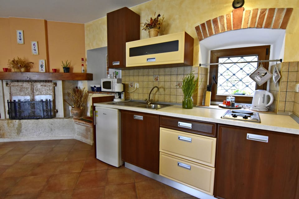 Apartment, 1 Bedroom, Smoking, Patio | Interior