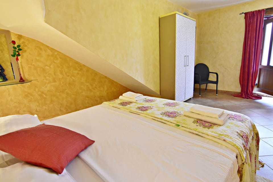 Apartment, 1 Bedroom, Smoking, Patio | 2 bedrooms