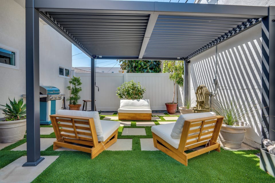 Backyard Lounge