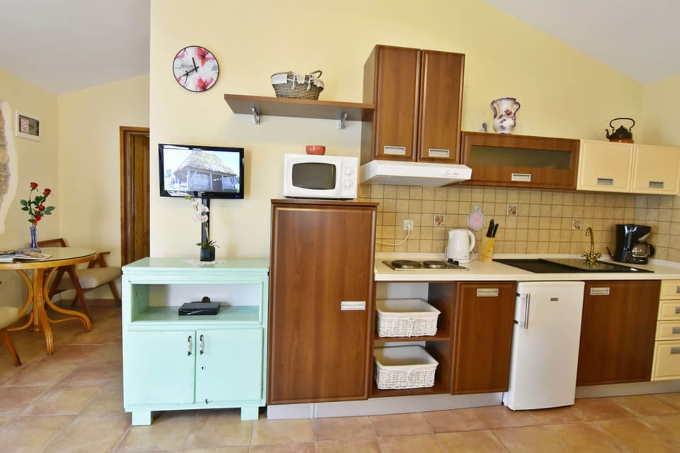 Apartment, 1 Bedroom, Smoking, Balcony | Interior