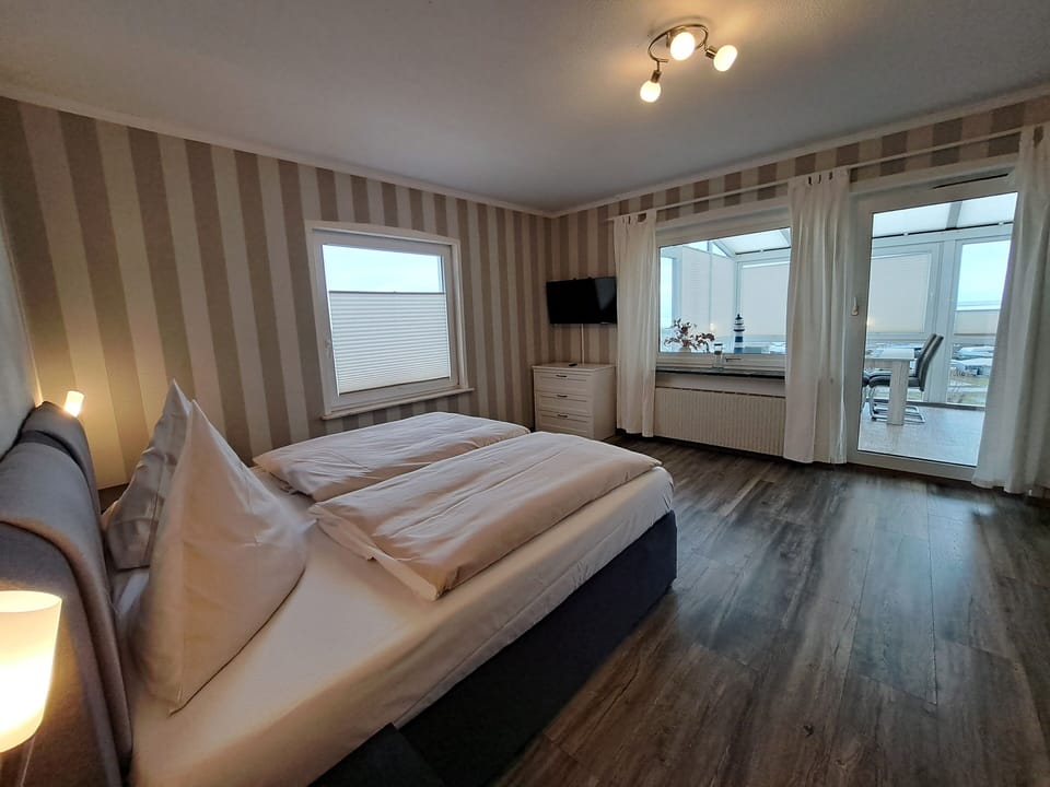 Luxury Studio Suite | In-room safe, iron/ironing board, free WiFi
