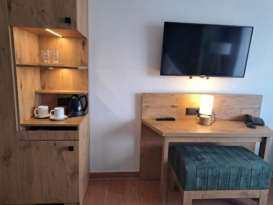 In-room safe, iron/ironing board, free WiFi
