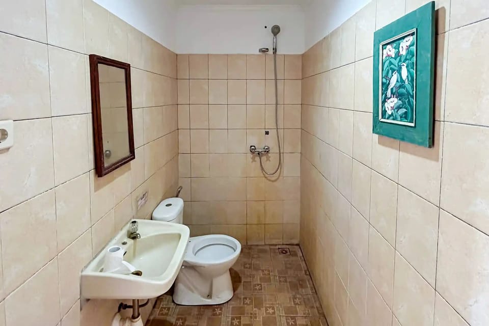 Standard Room | Bathroom