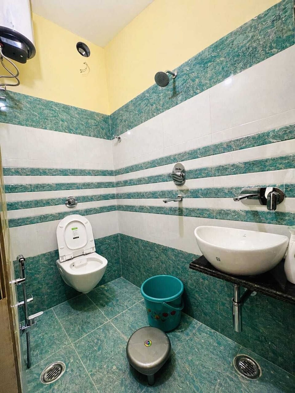 Shower, towels, soap, shampoo