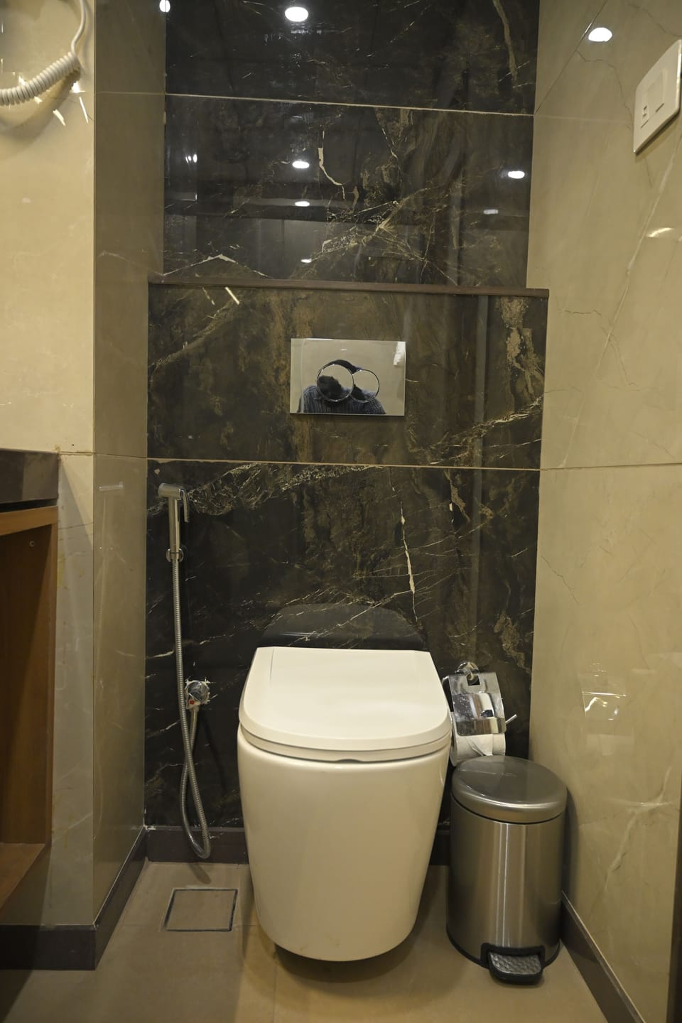 Towels, soap, shampoo, toilet paper