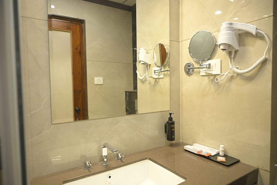 Towels, soap, shampoo, toilet paper