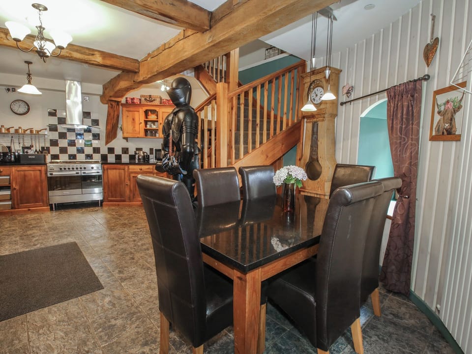 Cottage | Dining