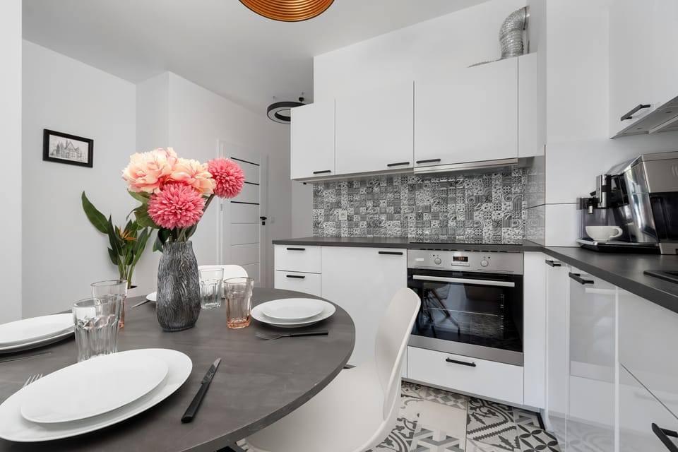 Cook and dine in style with the modern kitchenette and dining area.