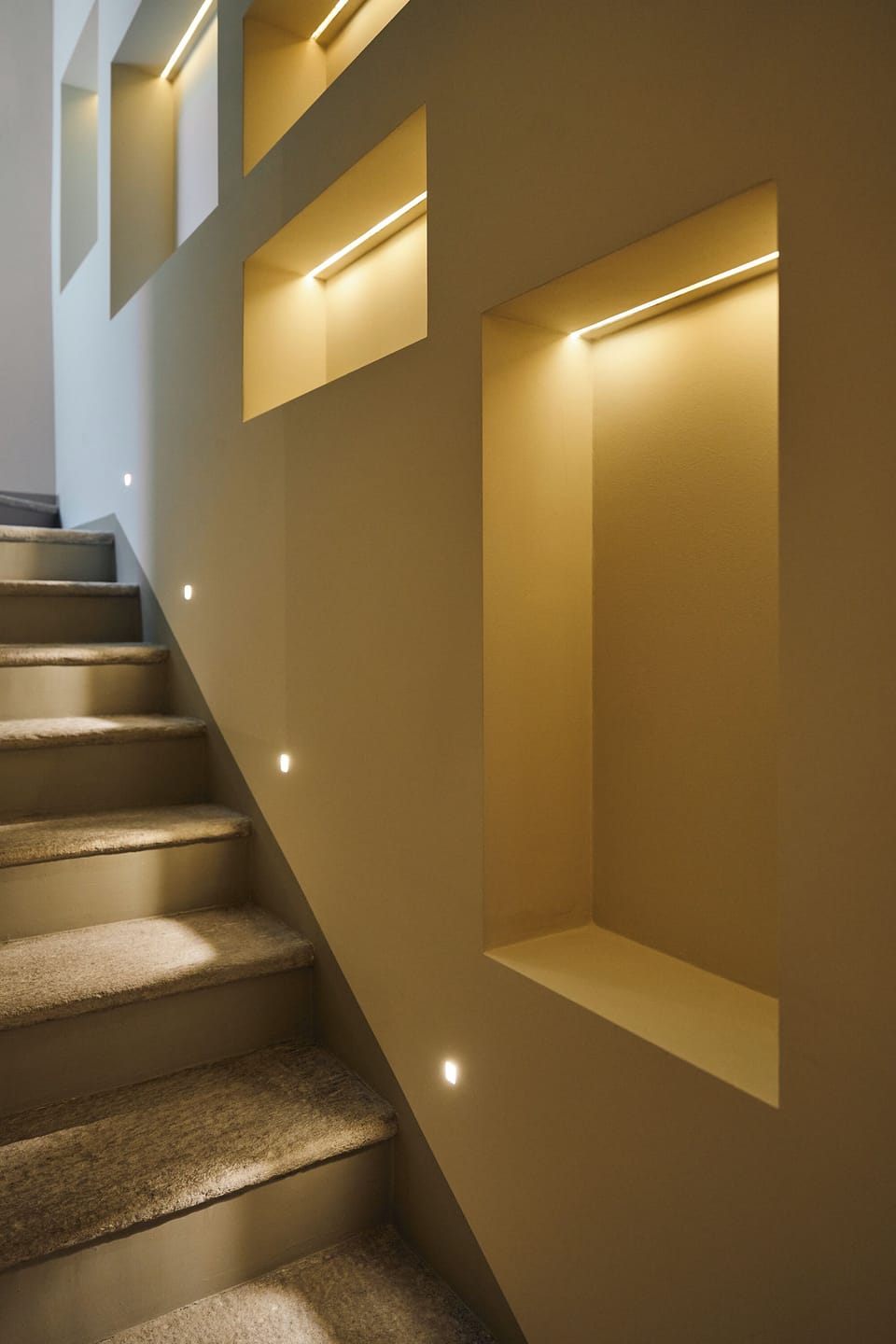 Handrails in stairways