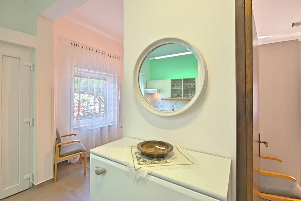 Apartment, 1 Bedroom, Smoking, Patio | Interior