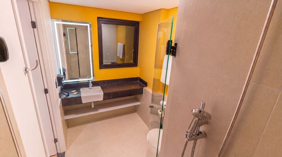 Apartment, Multiple Beds | Bathroom | Shower, free toiletries, hair dryer, towels