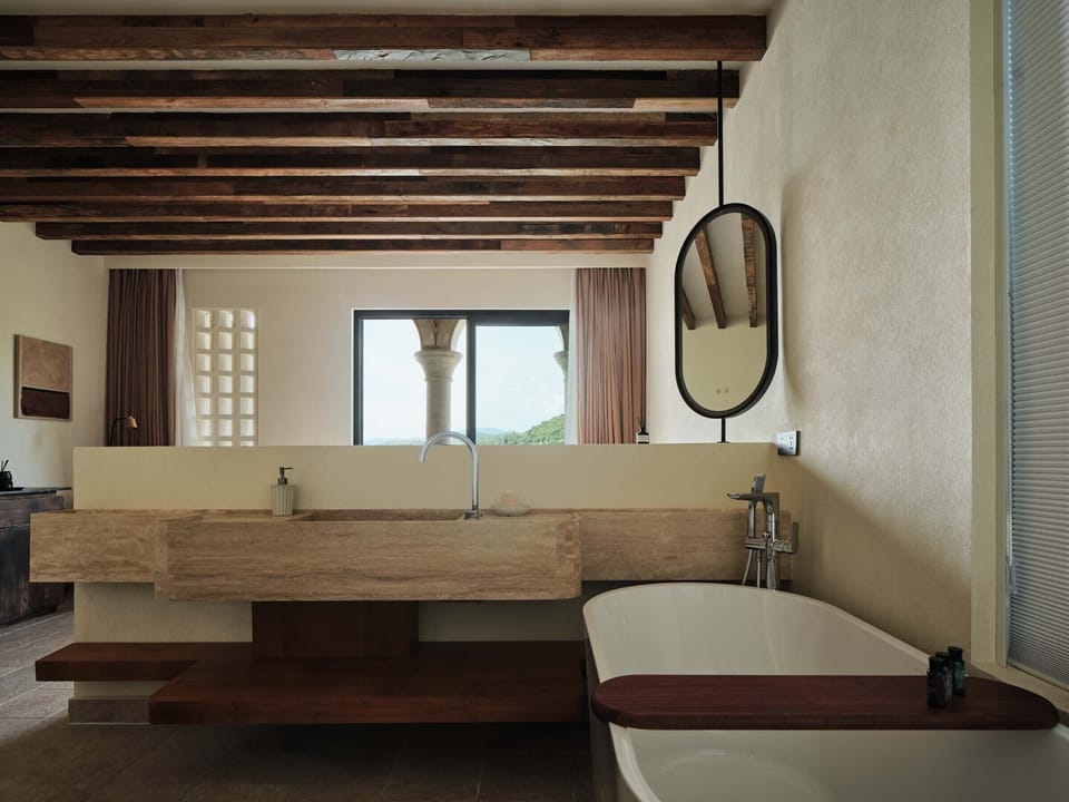 Exclusive Double Room, Sea View | Bathroom | Free toiletries, hair dryer, slippers, towels