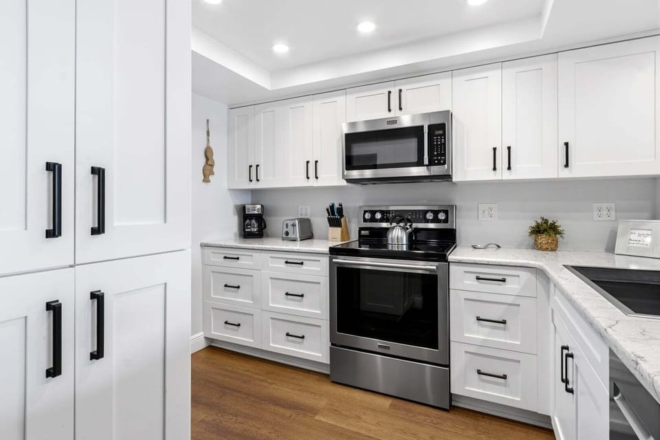 Sleek & modern fully equipped kitchen with everything you need to make your favorite homemade meals
