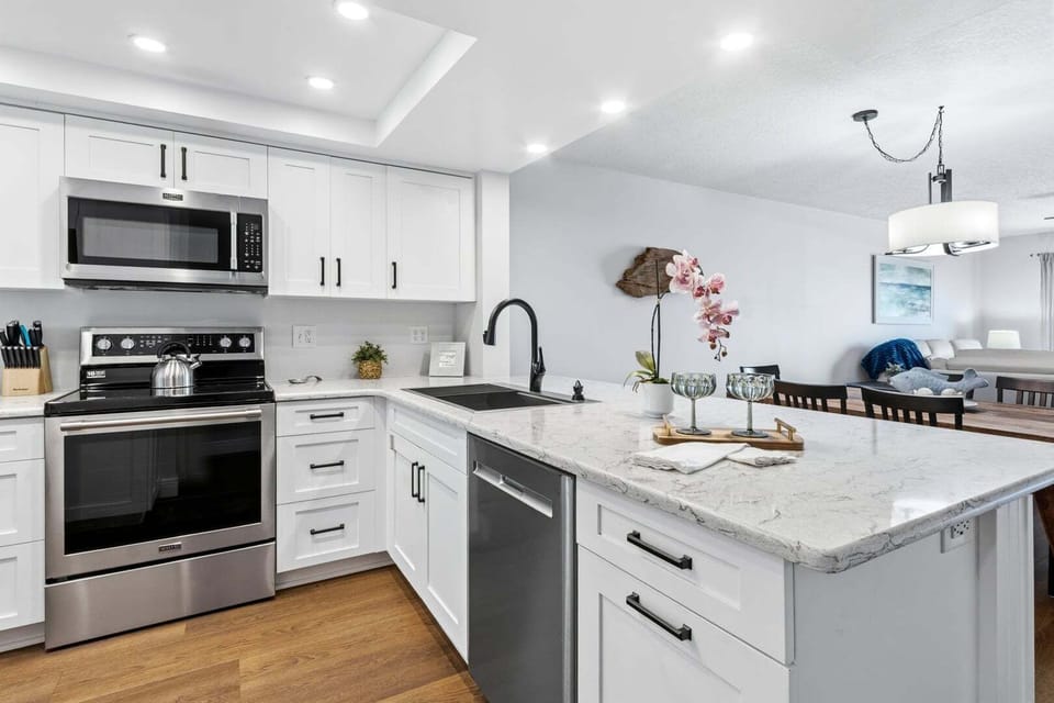Fully equipped kitchen with everything you need to make your favorite meals!