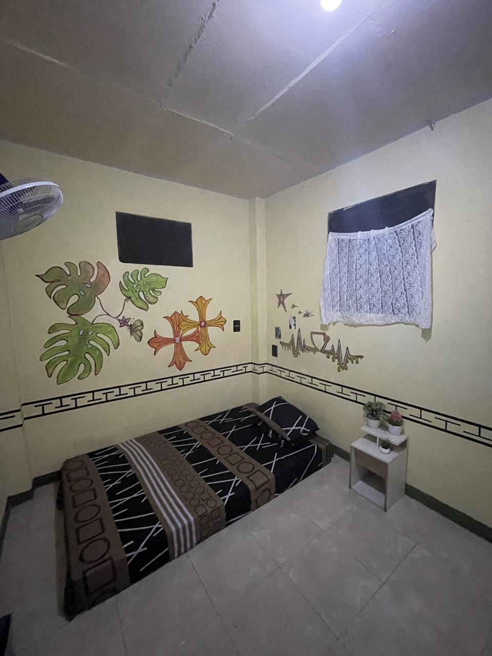 Basic Double Room | Desk