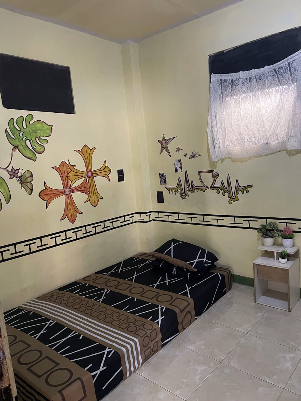 Basic Double Room | Desk