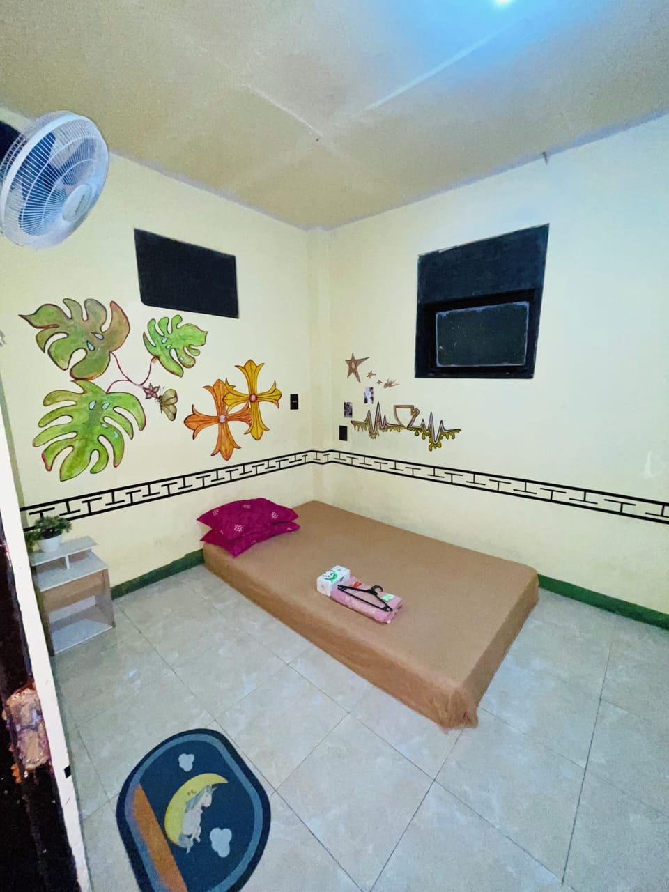 Basic Double Room | Desk