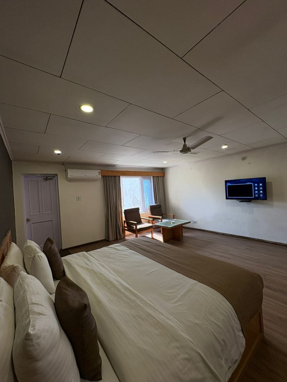Deluxe Room | Desk, WiFi (free)