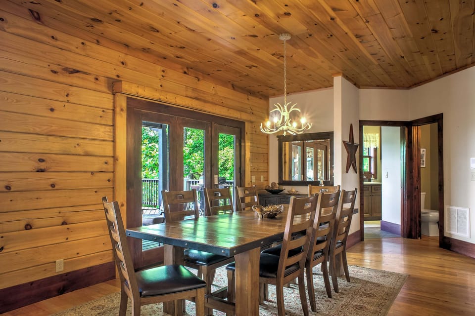 Dining Area | Table for 8