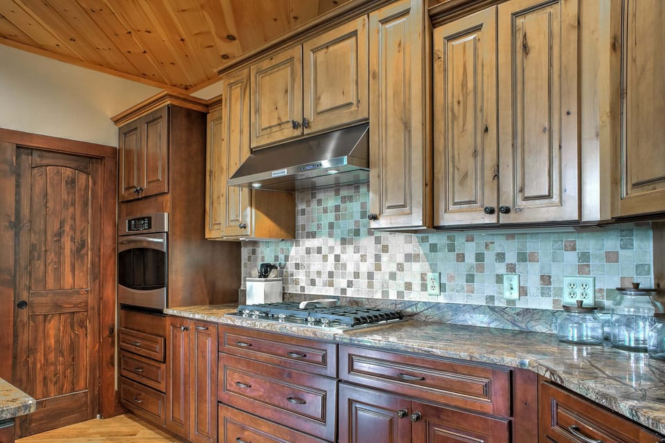 Kitchen | Gas Cooktop | Electric Oven