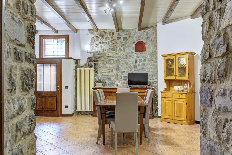 Apartment, 1 Bedroom | Living area | 30-inch TV with satellite channels