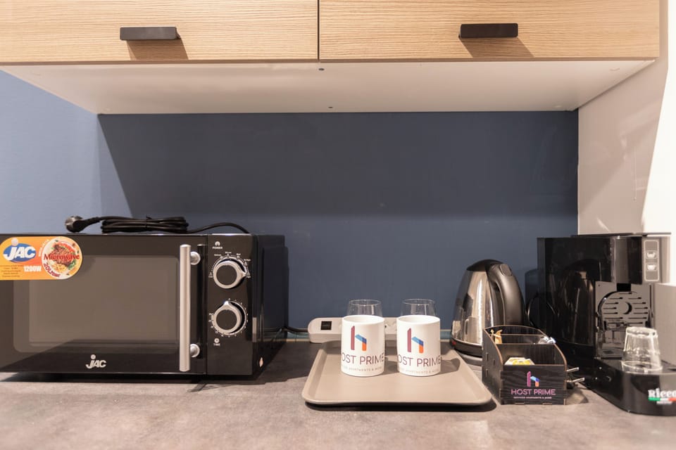 Basic Studio, 1 Queen Bed, City View | Microwave