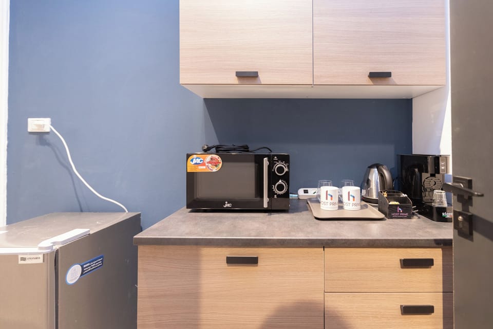 Basic Studio, 1 Queen Bed, City View | Private kitchenette | Espresso maker, coffee/tea maker, electric kettle