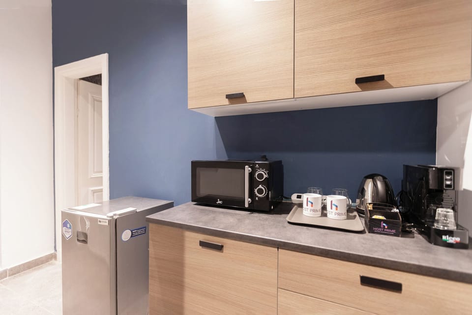 Basic Studio, 1 Queen Bed, City View | Private kitchenette | Espresso maker, coffee/tea maker, electric kettle