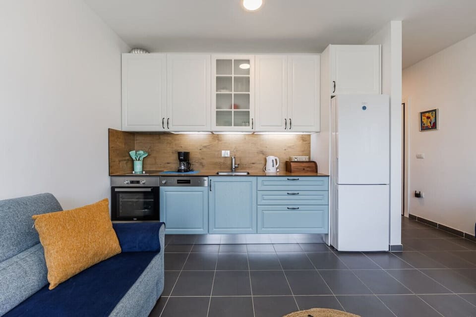 Fully-equipped kitchen