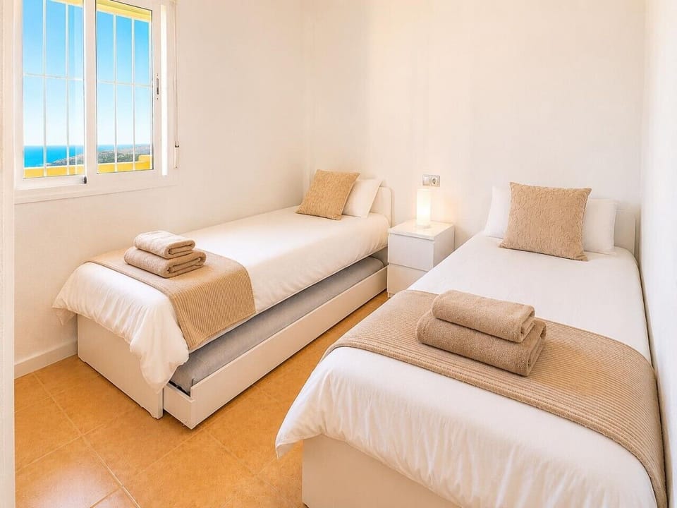 Bedroom 2 (three single beds)