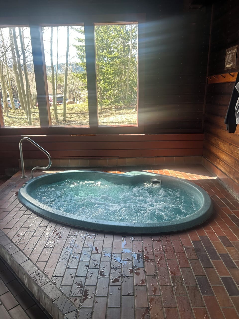 Indoor spa tub