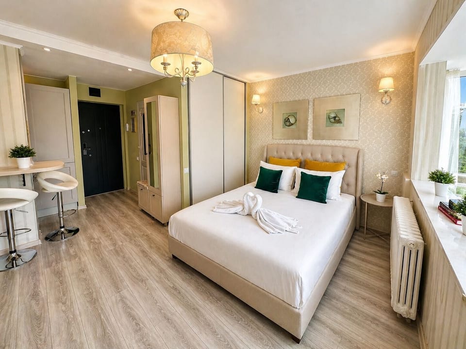 Panoramic Studio, Park View | Laptop workspace, blackout drapes, iron/ironing board, free WiFi