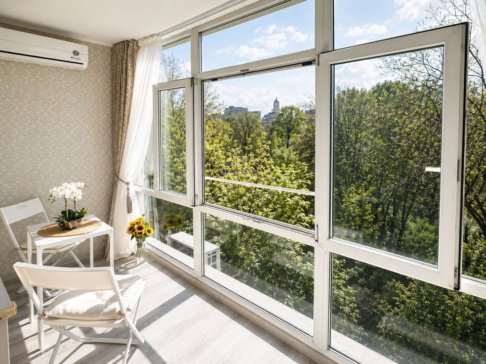 Panoramic Studio, Park View | In-room dining
