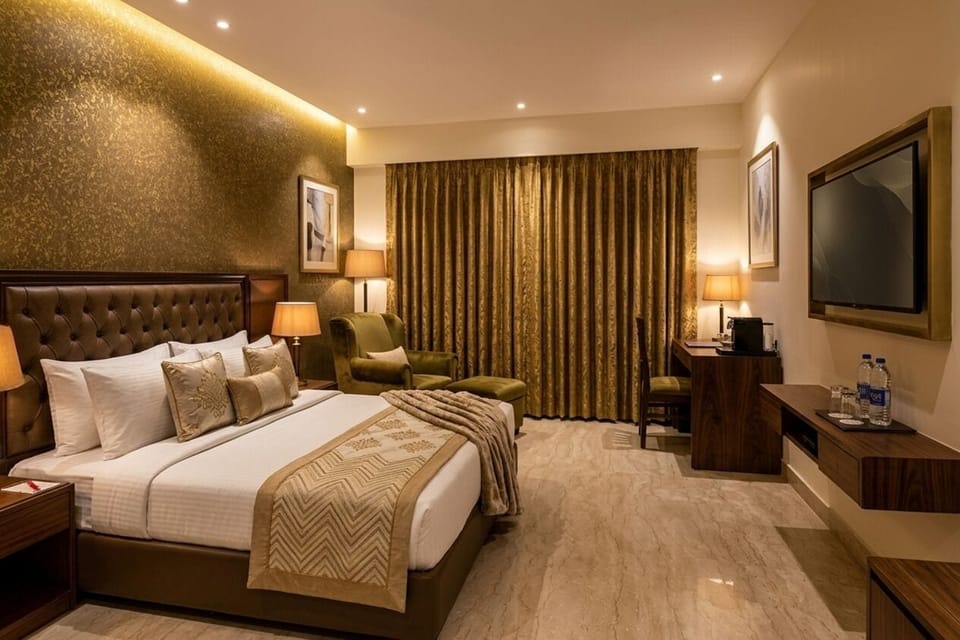 Premium Room | Egyptian cotton sheets, premium bedding, Select Comfort beds, desk