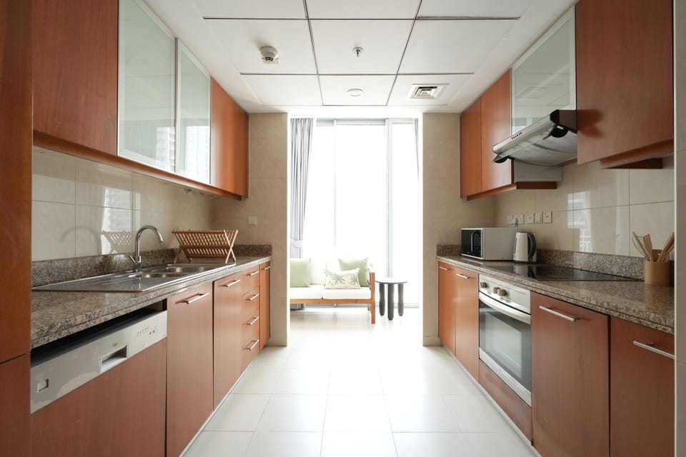 Comfort Apartment, 2 Bedrooms, Kitchen, Lake View | Private kitchen | Eco-friendly cleaning products, dining tables