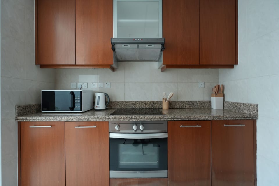 Comfort Apartment, 2 Bedrooms, Kitchen, Lake View | Private kitchen | Eco-friendly cleaning products, dining tables