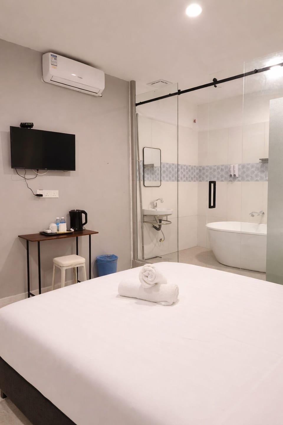 Luxury Double Room, 1 King Bed | WiFi (free)