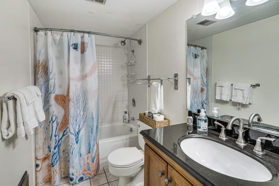 Lake Views + Family Fun! Ozarks Escape Cottage in Lake of the Ozarks