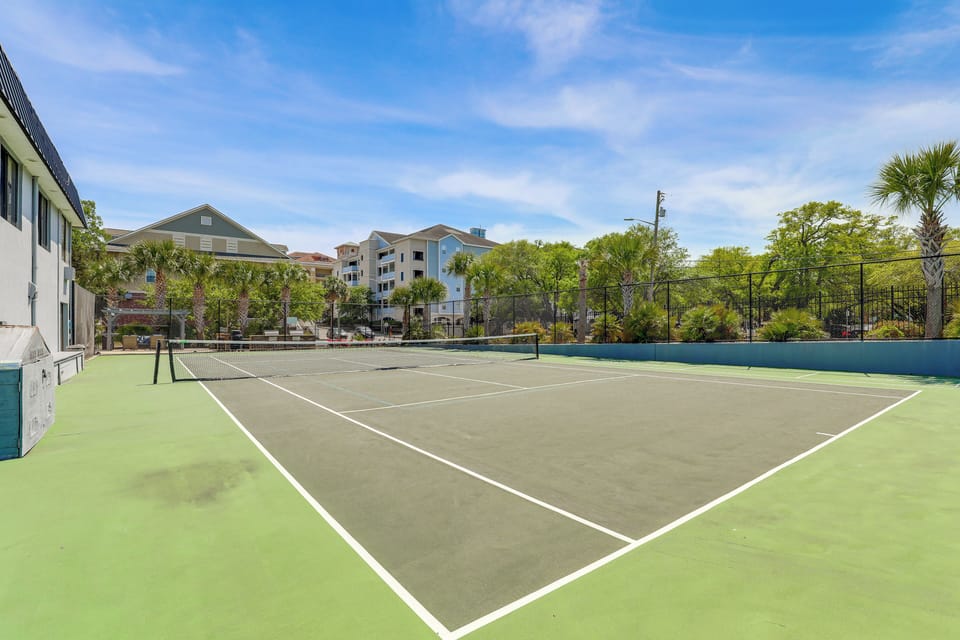 Walk to Family Kingdom! Condo w/ Pool + Balcony Apartment in Myrtle Beach