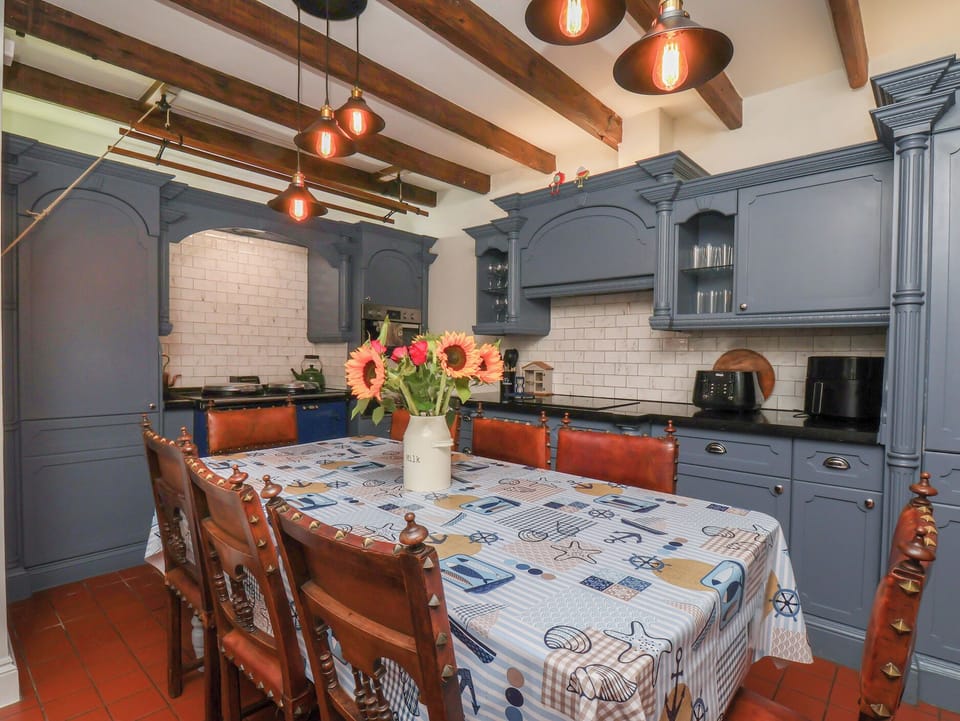 Cottage | Interior
